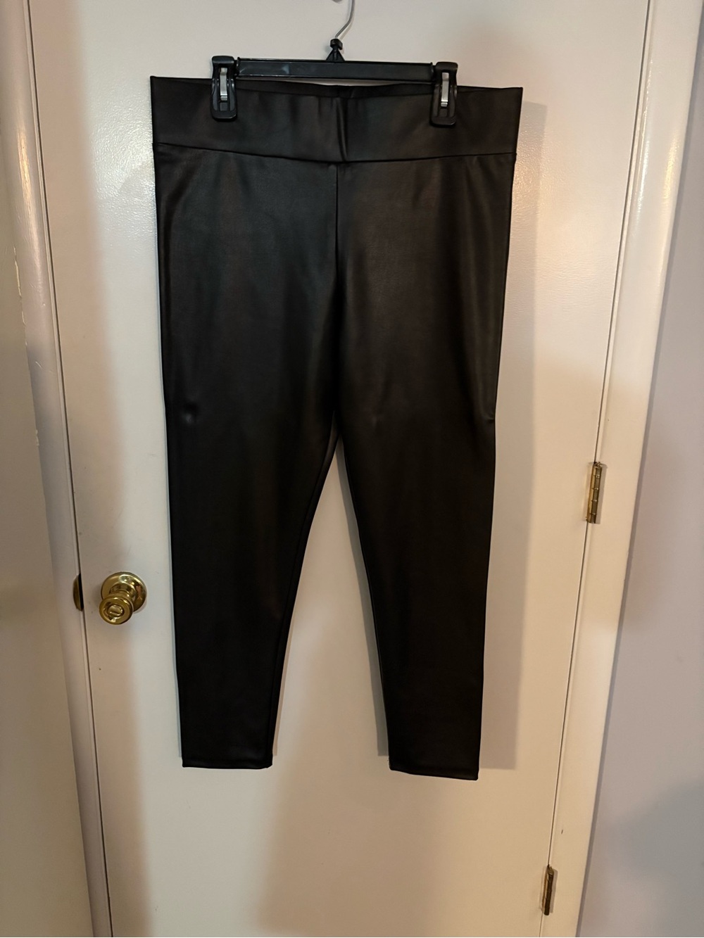 Frank Lyman Design Black Faux Leather Leggings